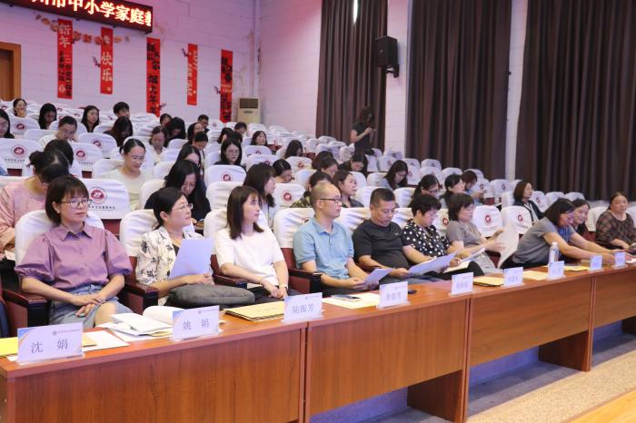 对话心灵  引领成长|吴江区中小学德育研究中心初中第二组暨苏州市家庭教育名师工作室研讨活动在黎里中学顺利开展