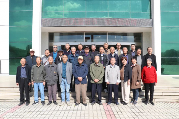 重阳敬老 相聚校园——黎里中学退休教师九九重阳节返校活动